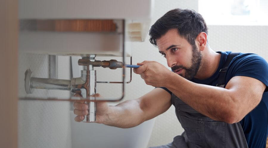 Water heater thermostat replacement in Lander, WY